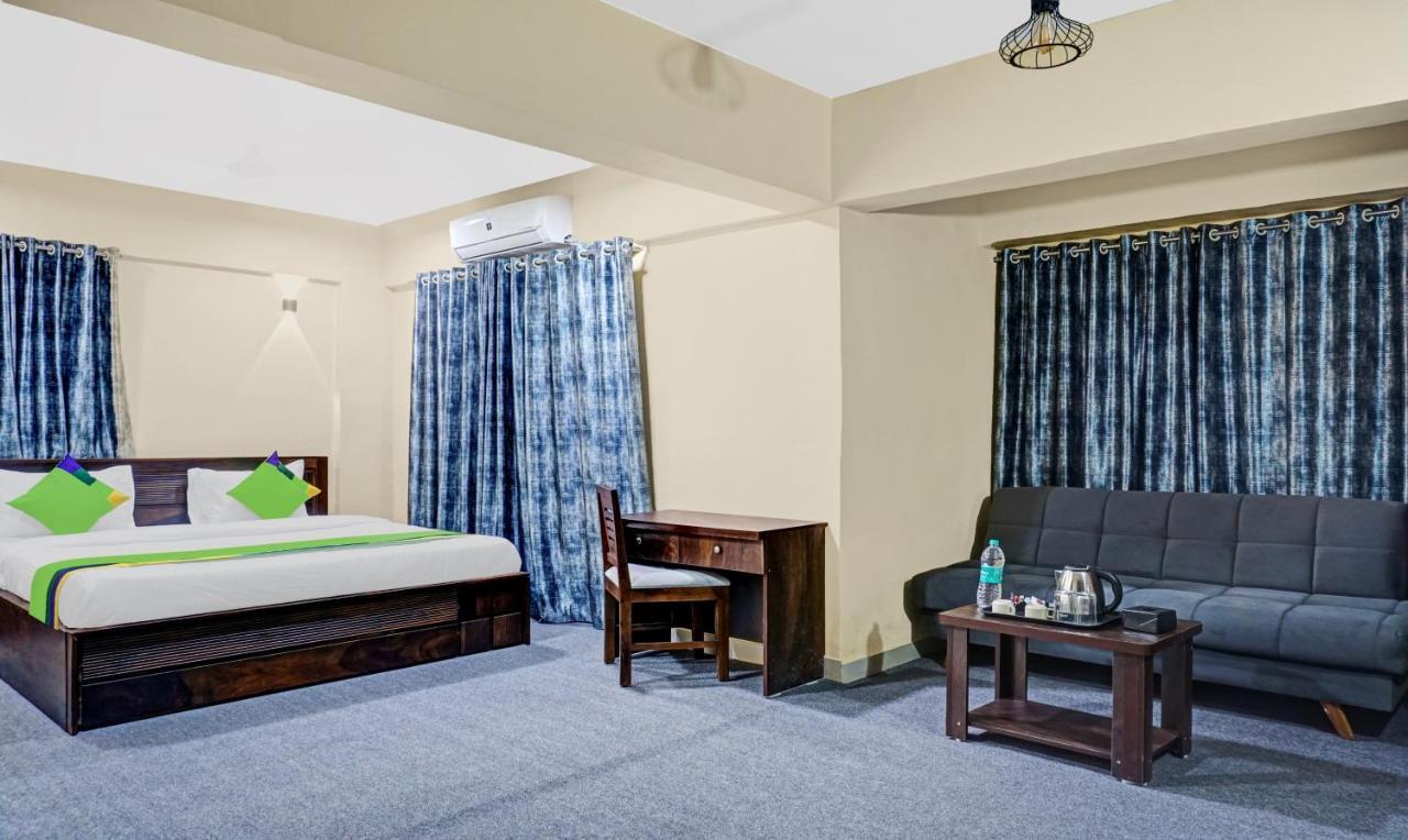 Treebo Trend Hotel Tulip Poona Buitenkant foto