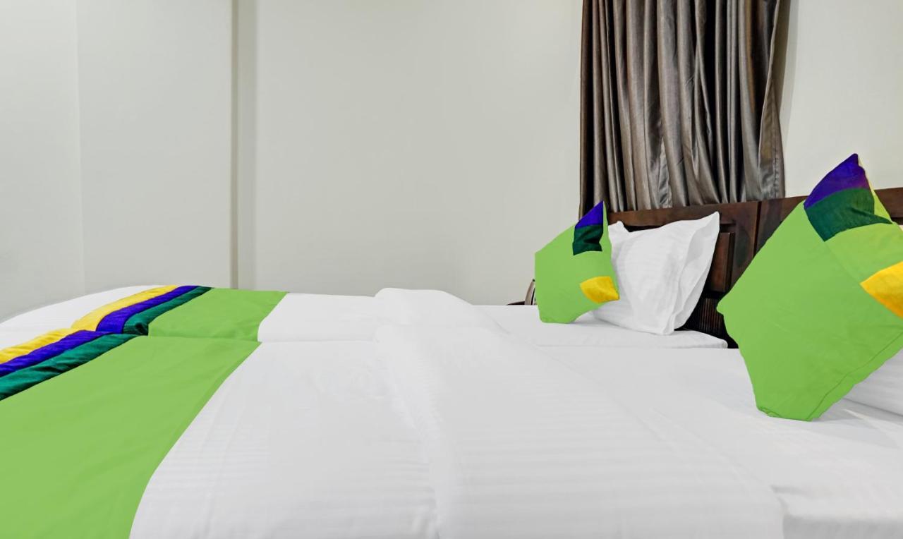 Treebo Trend Hotel Tulip Poona Buitenkant foto