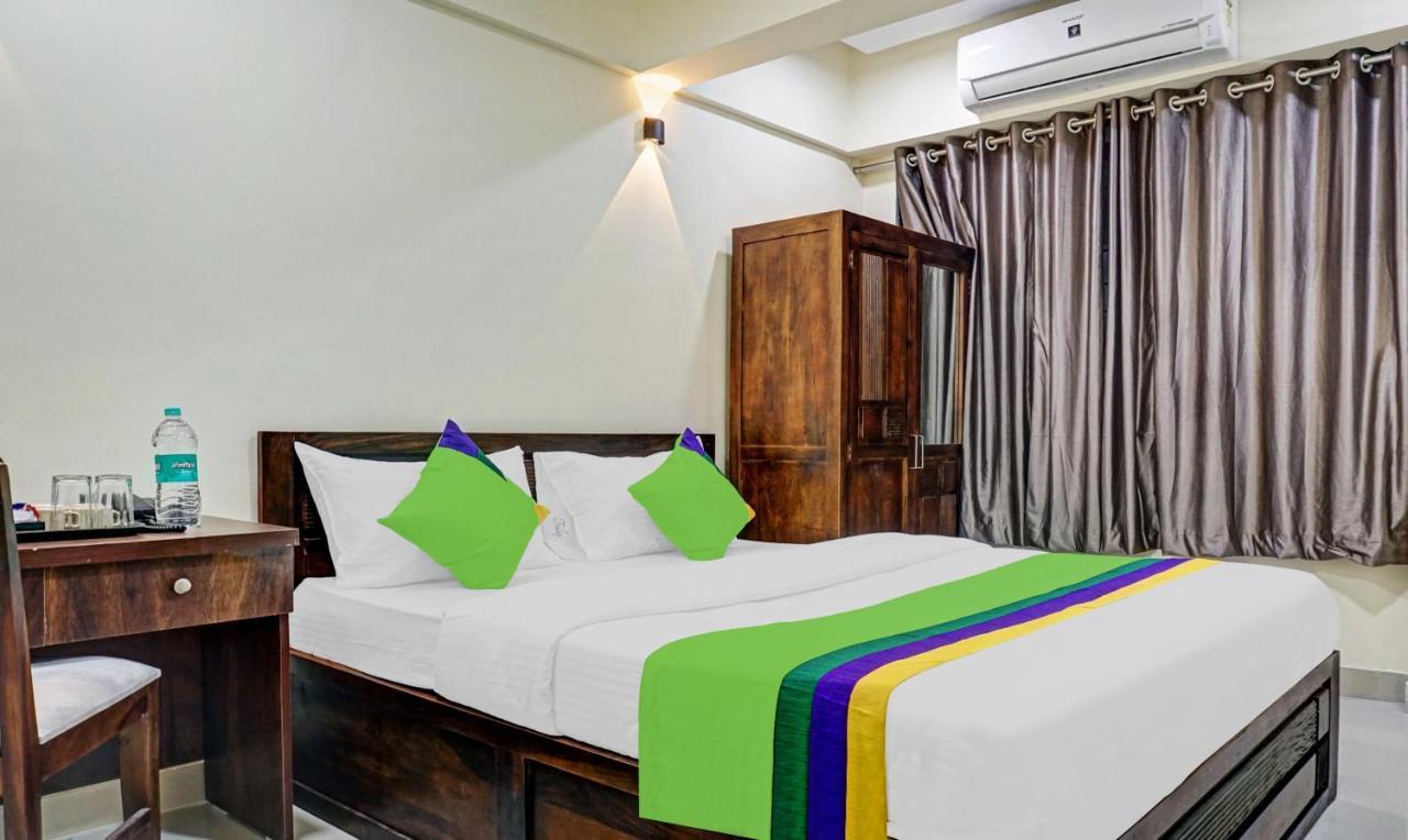 Treebo Trend Hotel Tulip Poona Buitenkant foto